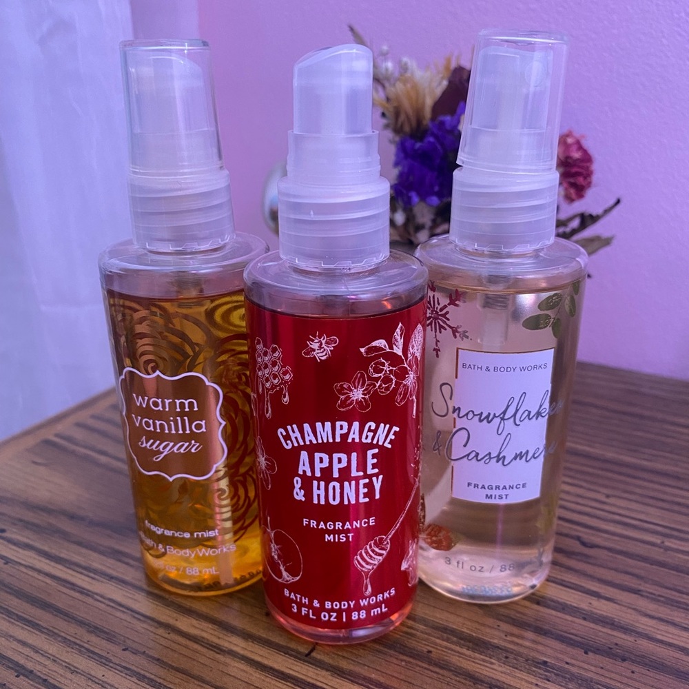 Bath and Body Works Perfume / Body Mist Bundle - Apple, Vanilla, and Cashmere